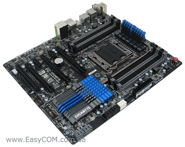 01_GIGABYTE_X79_UD5.jpg